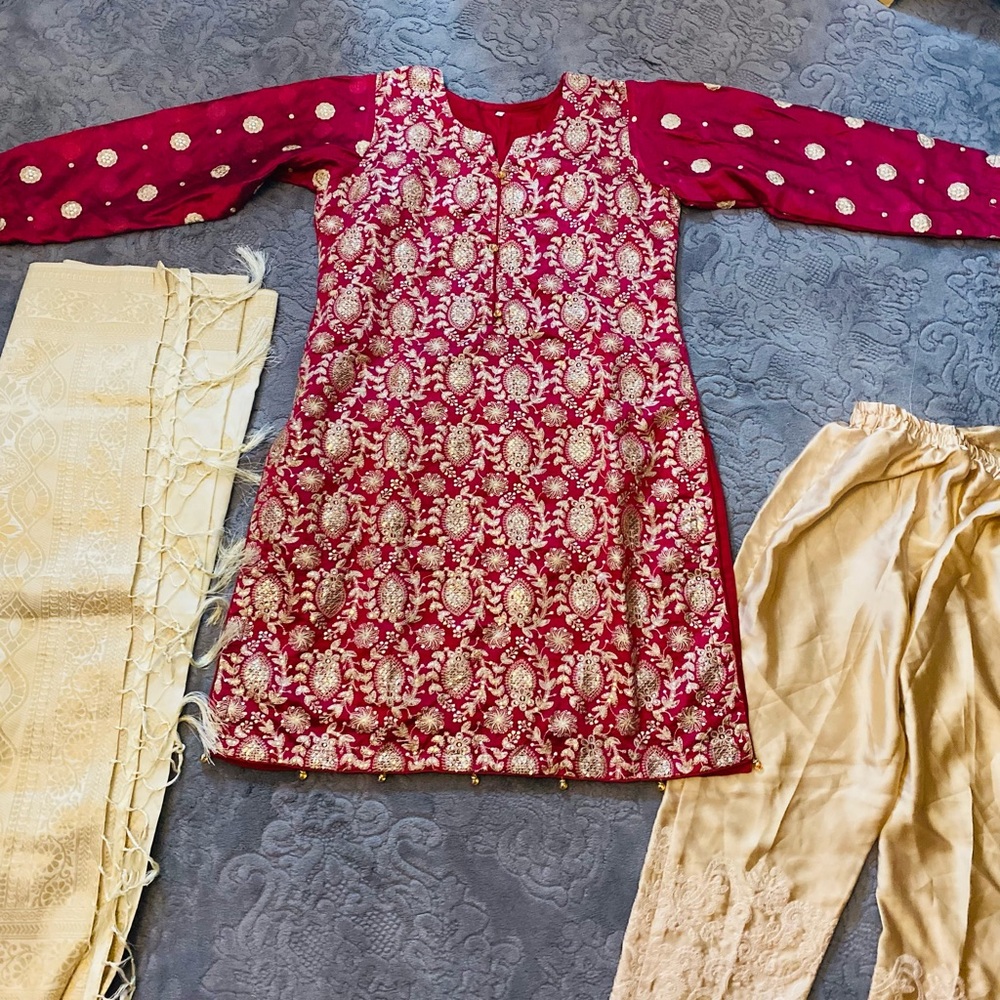 Brand new 3 piece Pakistani Suit